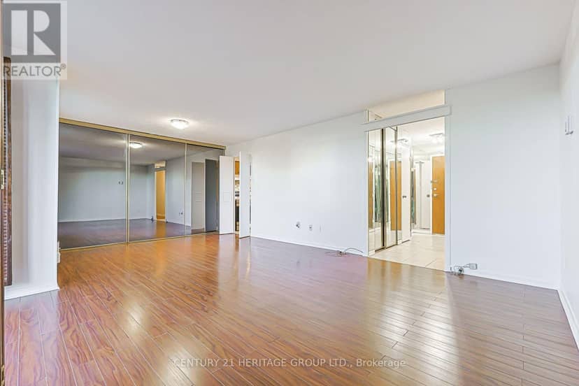 502 - 1 Royal Orchard Boulevard — photo 11 of 40