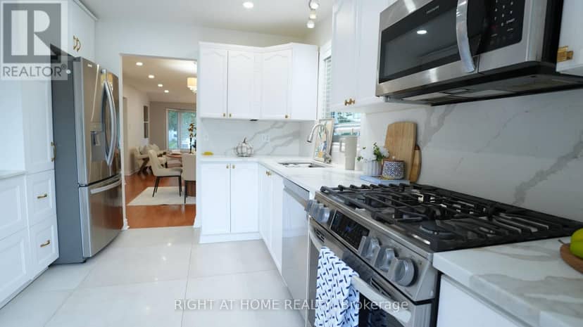 672 Farmbrook Crescent — photo 9 of 32
