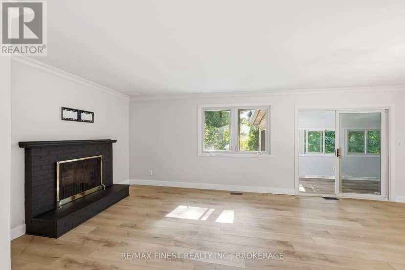 933 Mayfair Crescent — photo 10 of 40