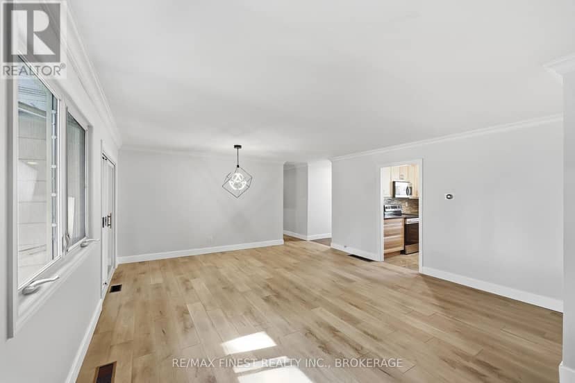933 Mayfair Crescent — photo 9 of 40