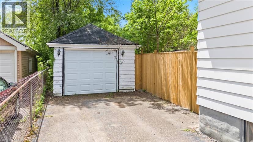 10 MONCK Street — photo 34 of 39