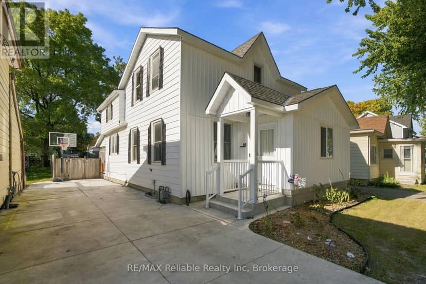 49 Main Street N, Huron East, photo 2