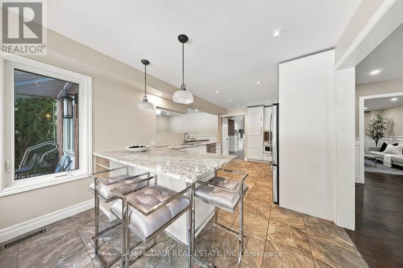 2087 Mayflower Boulevard — photo 11 of 40