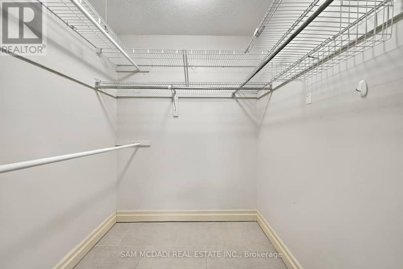 2087 Mayflower Boulevard — photo 24 of 40