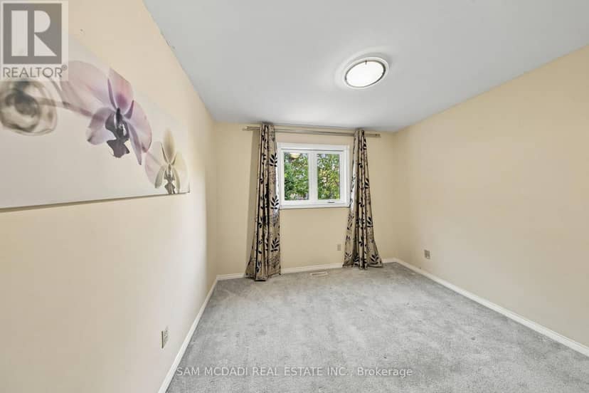 2087 Mayflower Boulevard — photo 31 of 40