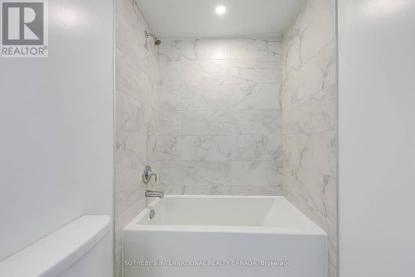 212 - 1035 Southdown Road — photo 21 of 40