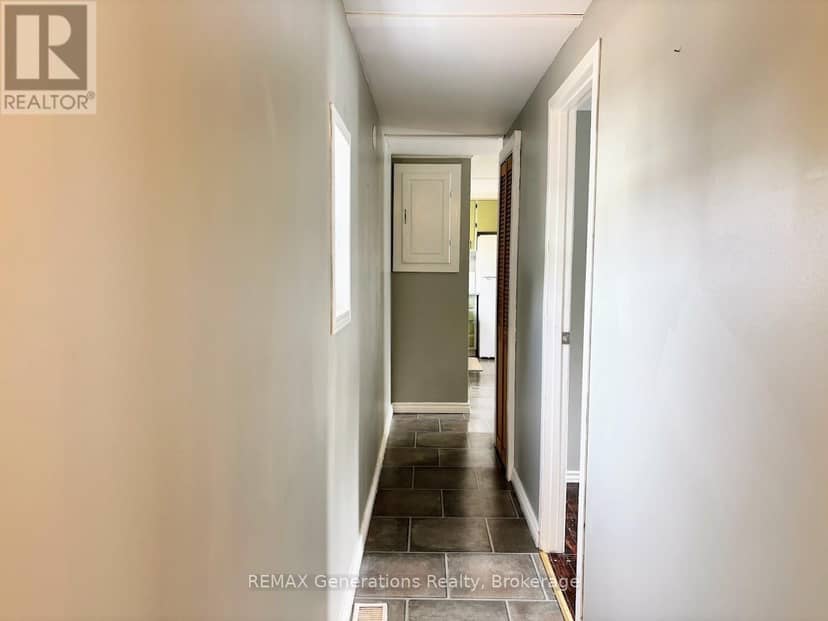 54 Jackson Crescent — photo 8 of 39