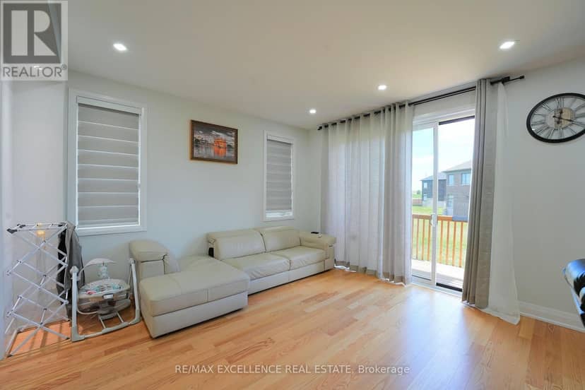 851 Queenston Boulevard — photo 15 of 35