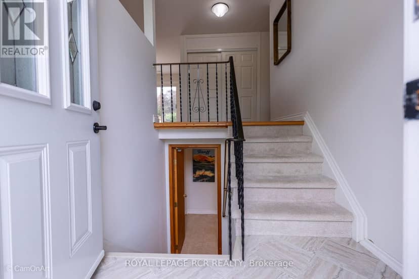 364 Dixon Boulevard, Newmarket, photo 2
