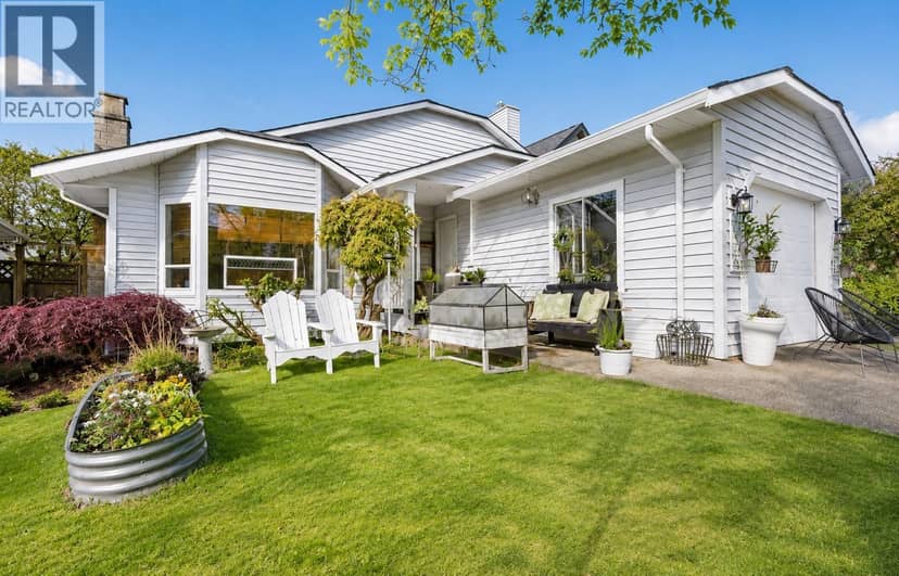 875 PORTEAU PLACE, North Vancouver