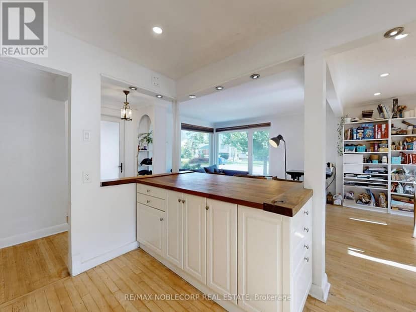 100 Rockport Crescent — photo 14 of 40