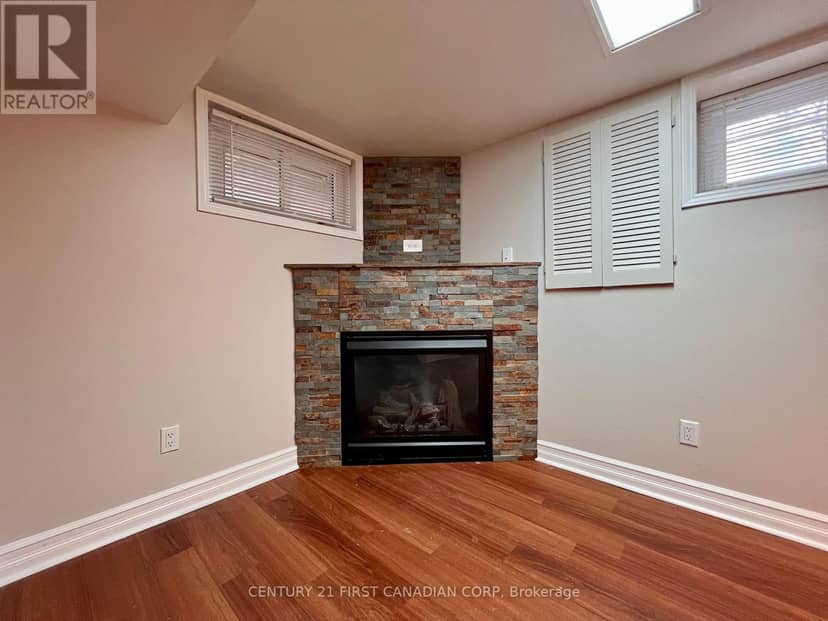 27 Wharncliffe Road S — photo 30 of 40