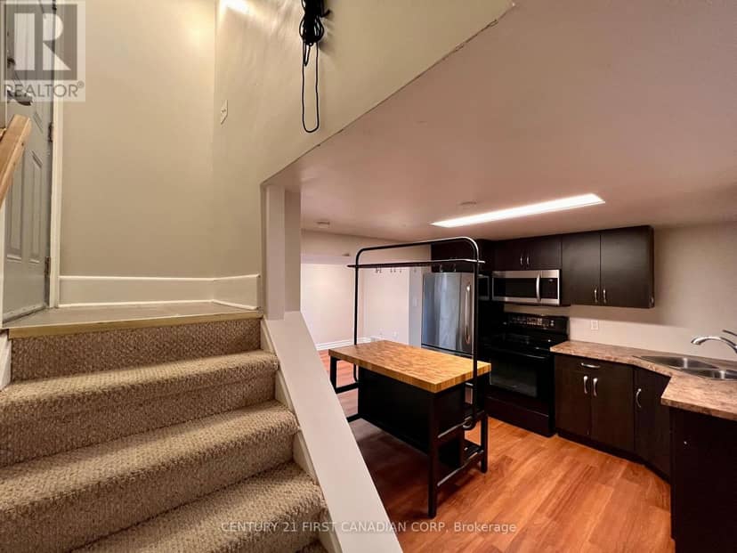 27 Wharncliffe Road S — photo 26 of 40