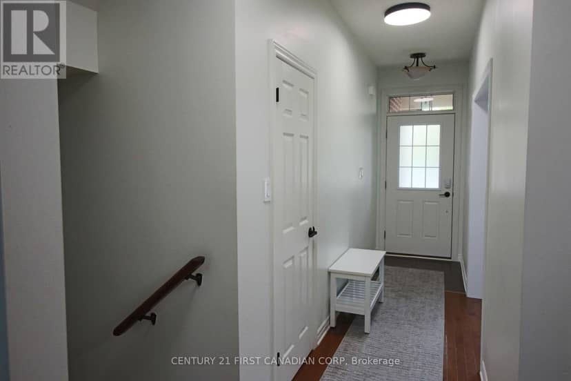 6 - 458 Blue Jay Drive, London North, photo 3