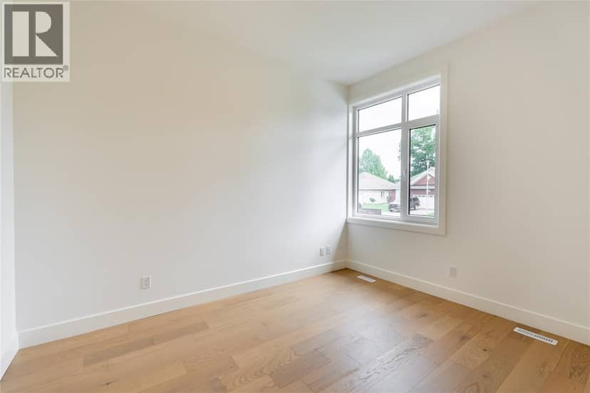 2060 Marion Avenue — photo 11 of 28