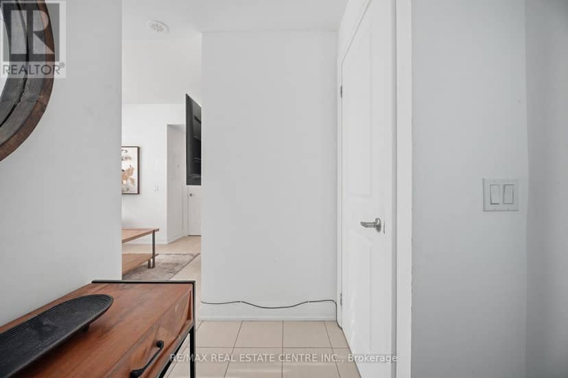 1402 - 5279 Highway 7, Vaughan, photo 4
