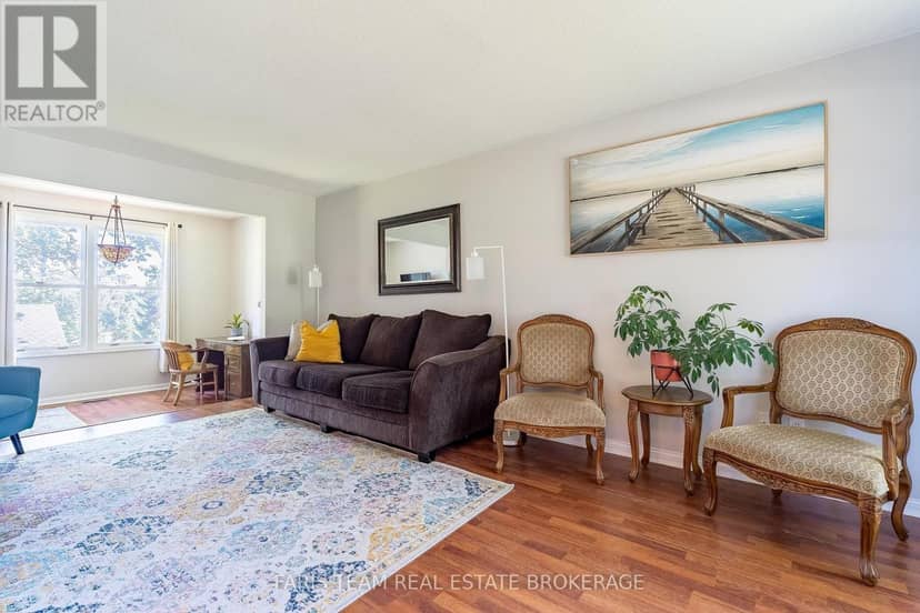 1 Susan Place — photo 18 of 40
