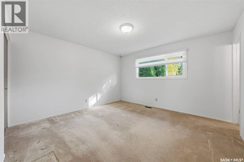 253 Laurentian DRIVE — photo 14 of 40