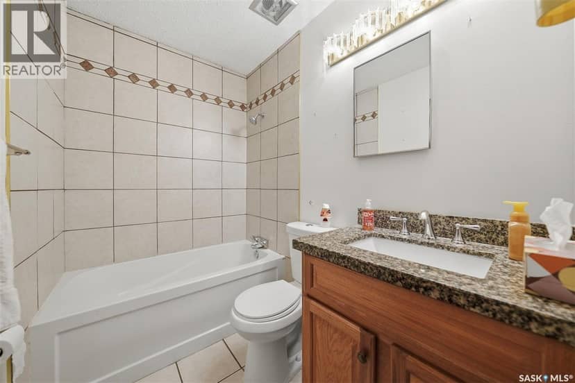 253 Laurentian DRIVE — photo 18 of 40