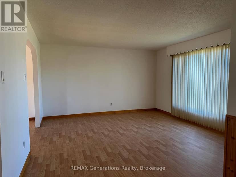 4 East Grove Crescent, Terrace Bay, photo 2