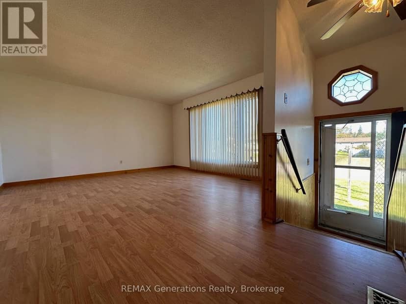 4 East Grove Crescent, Terrace Bay, photo 3
