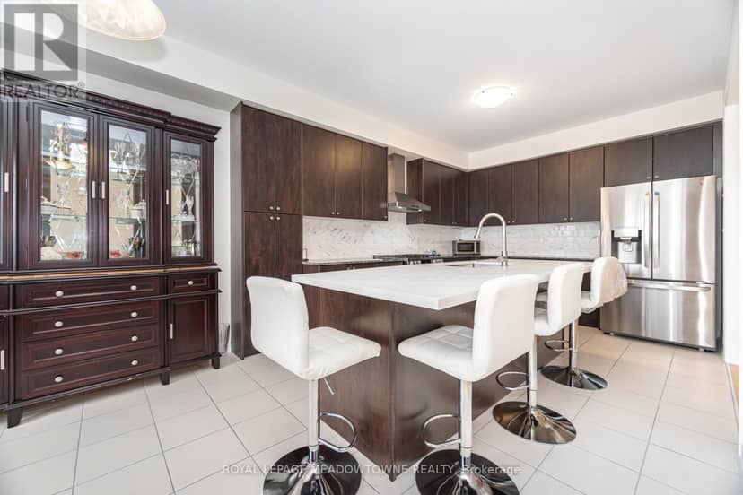 301 Ridley Crescent — photo 10 of 40