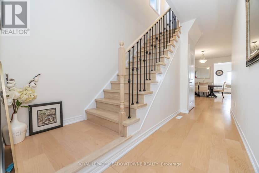 301 Ridley Crescent — photo 20 of 40