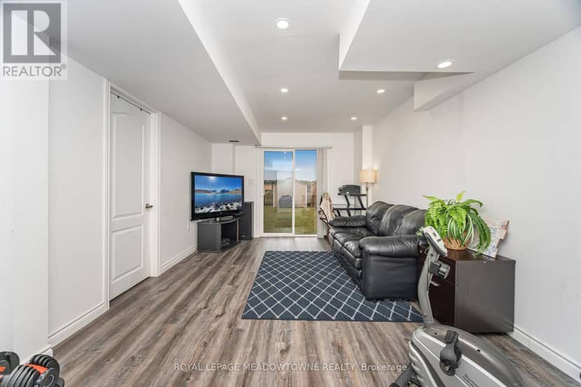301 Ridley Crescent — photo 32 of 40