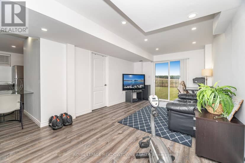 301 Ridley Crescent — photo 33 of 40