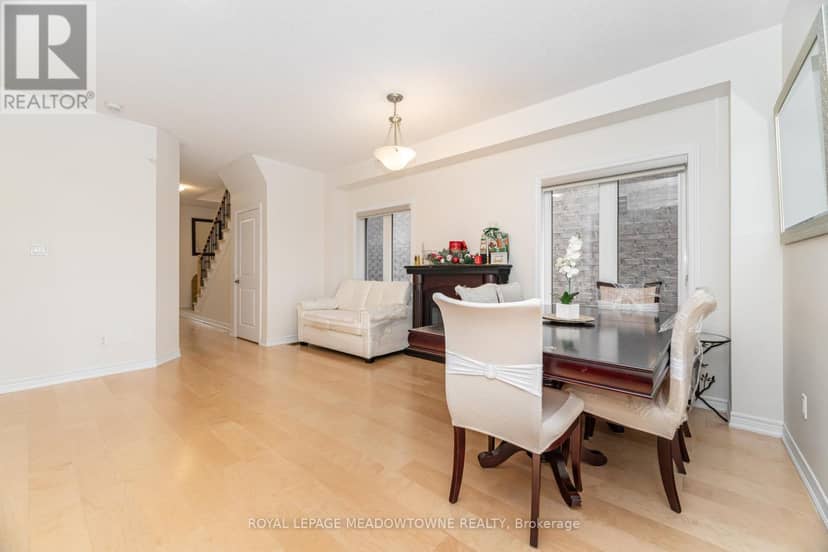 301 Ridley Crescent — photo 5 of 40
