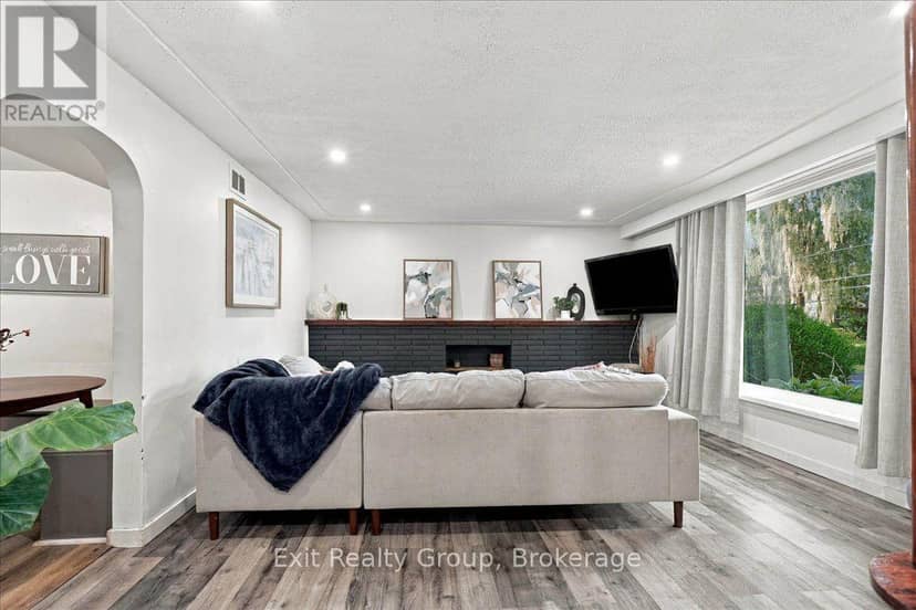 129 Harcourt Road — photo 10 of 40