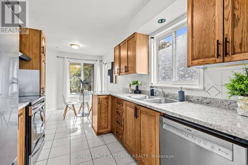 26 Astoria Crescent — photo 15 of 37