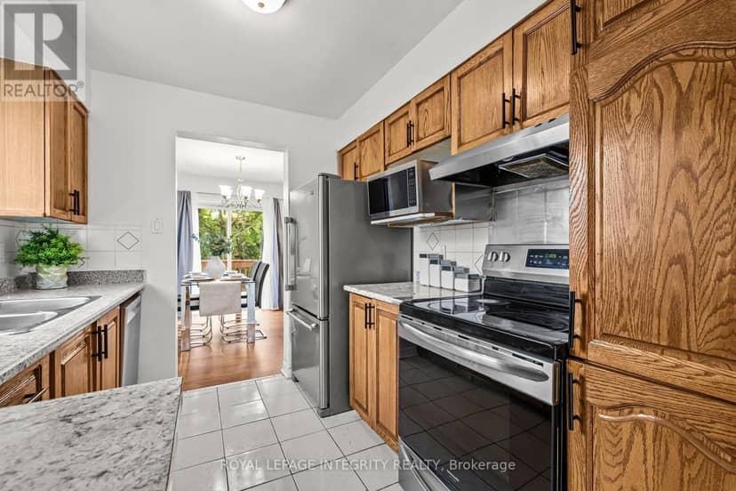 26 Astoria Crescent — photo 17 of 37