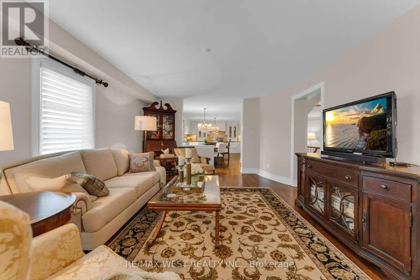 93 Fern Valley Crescent — photo 14 of 40