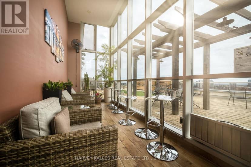313 - 225 Wellesley Street E, Toronto, photo 3