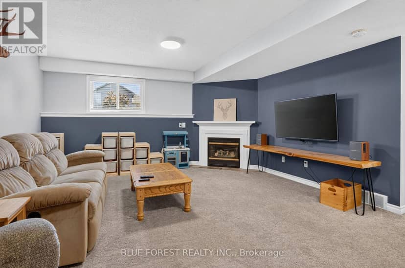 11 Edgewell Crescent — photo 15 of 39