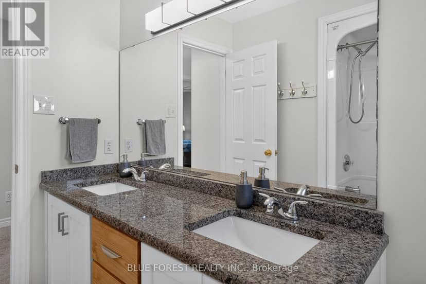 11 Edgewell Crescent — photo 31 of 39