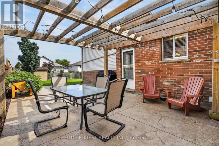 11 Edgewell Crescent — photo 33 of 39