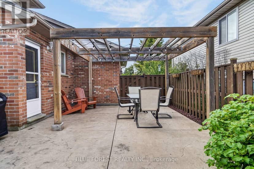 11 Edgewell Crescent — photo 34 of 39