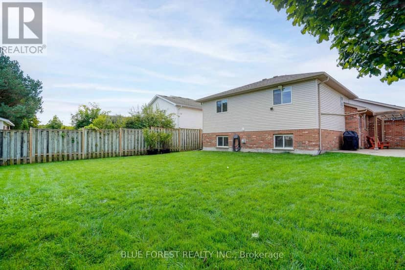 11 Edgewell Crescent — photo 37 of 39