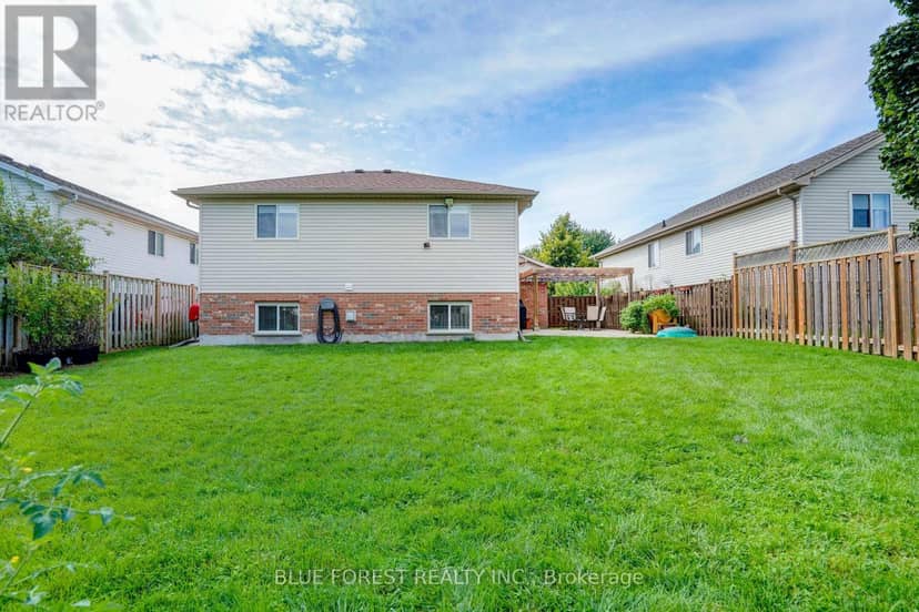 11 Edgewell Crescent — photo 38 of 39