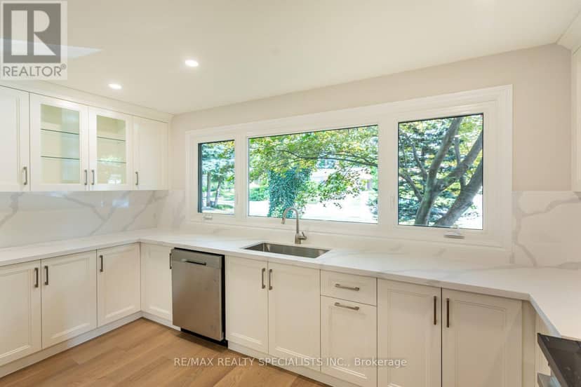 22 Heathview Avenue — photo 4 of 40