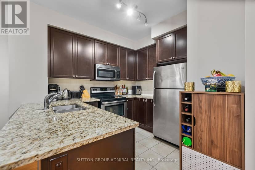 215 - 9255 Jane Street — photo 3 of 40