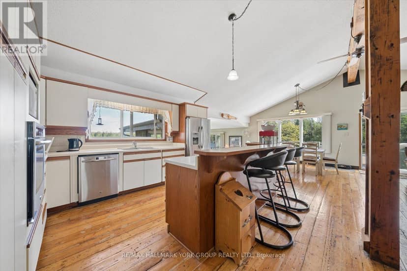 102 Albert Street — photo 18 of 40