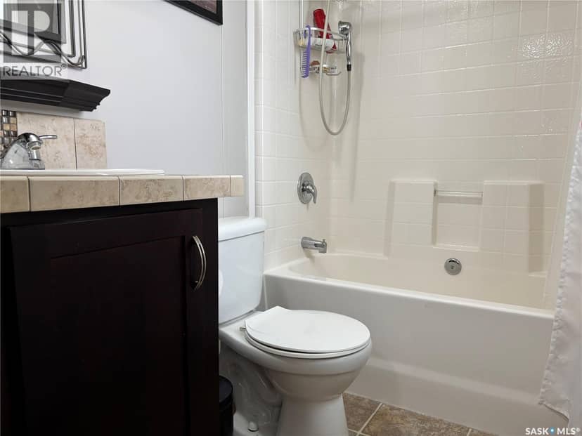 217 Charles STREET — photo 4 of 23