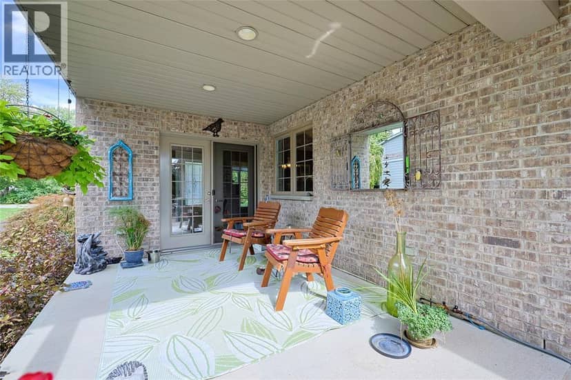 5121 Lakeshore ROAD, Plympton-Wyoming, photo 6