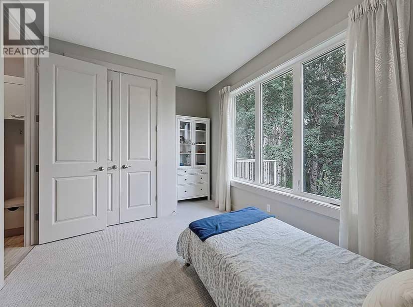 9318 14 Avenue SW — photo 22 of 40