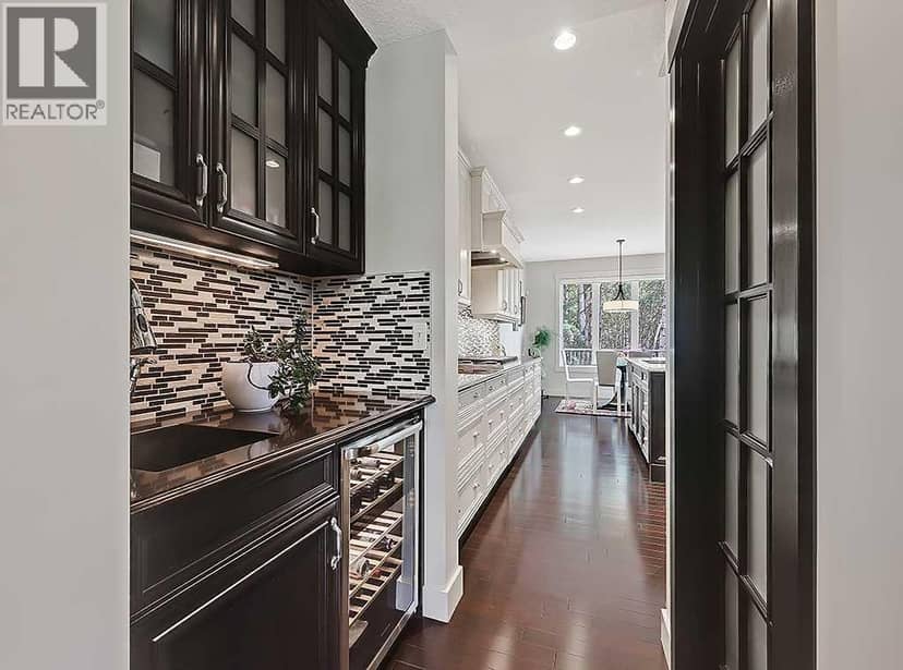 9318 14 Avenue SW — photo 17 of 40