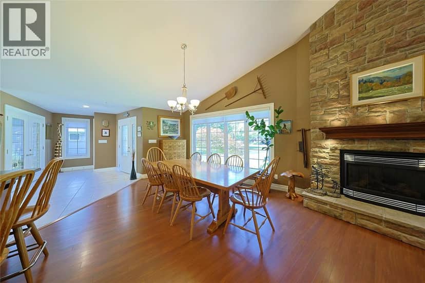 5121 Lakeshore ROAD — photo 32 of 40