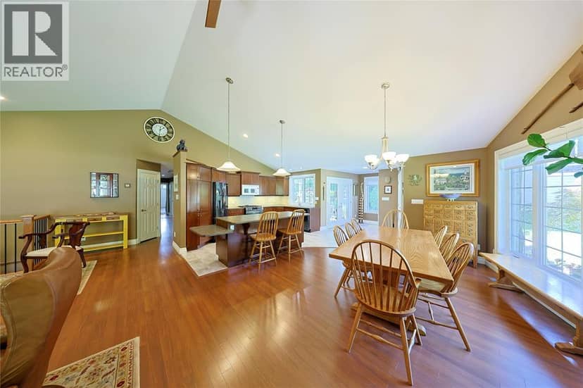 5121 Lakeshore ROAD — photo 31 of 40